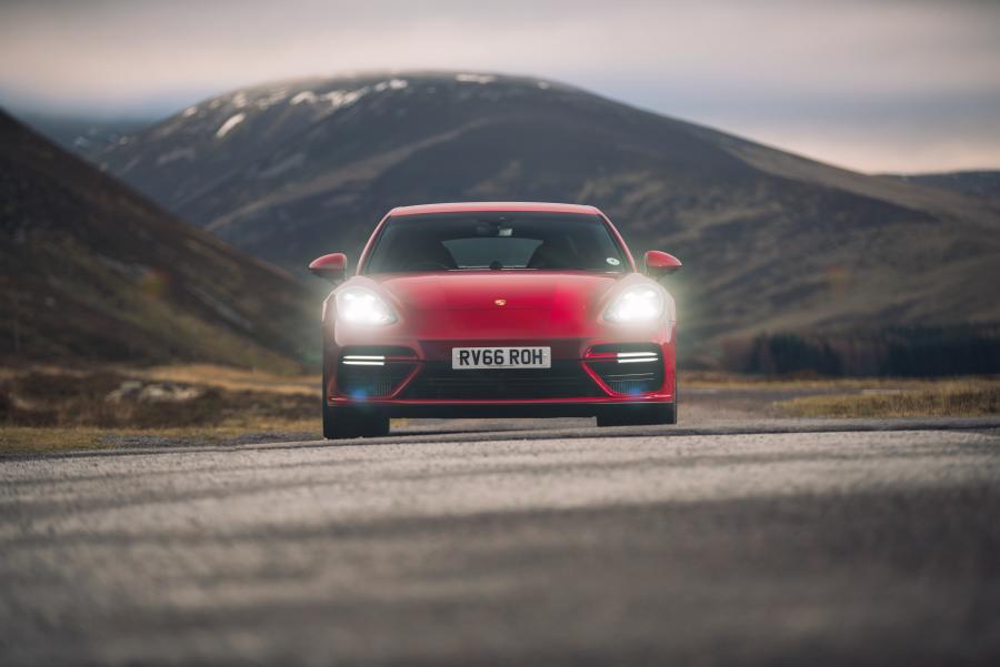  Porsche Panamera Turbo 2016 года  (UK) (фото 9 из 16)